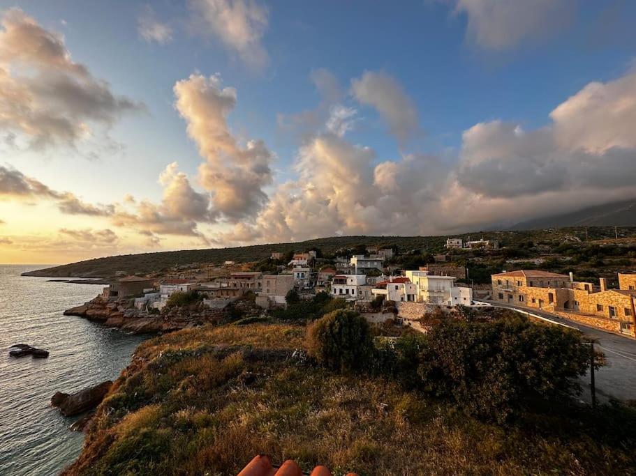 Cliffside Cozy Villa W/ Seaviews Mézapos Eksteriør bilde